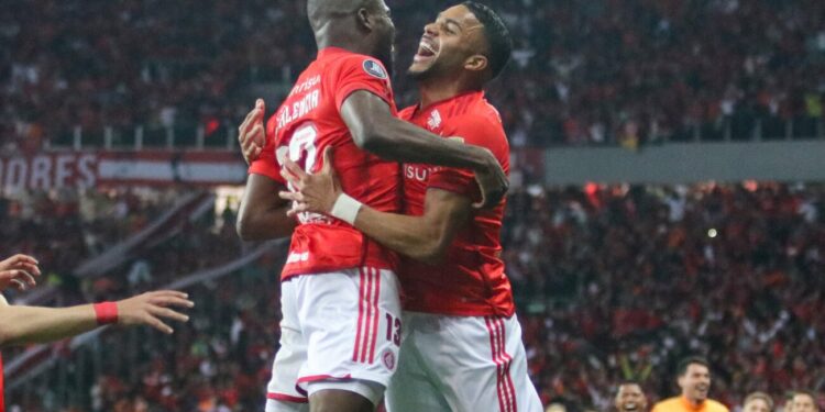 Inter de Porto Alegre es el primer semifinalista y espera por Olimpia o Fluminense.