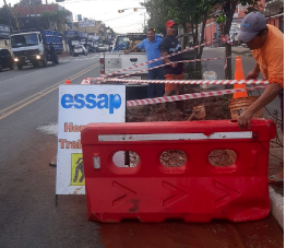 La ESSAP realiza intensos trabajos sobre la Ruta PY08 tras rotura de caños.