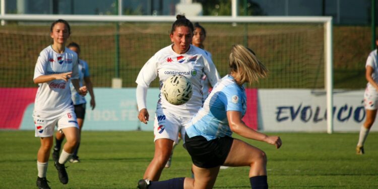 Las chicas de Guaireña FC sumaron ante Nacional.