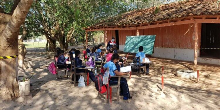 Intervendrán instituciones educativas que expongan a niños al calor extremo.