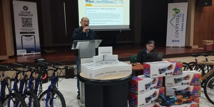 Coopeduc realizó el sorteo de la promoción por el Día del Niño.