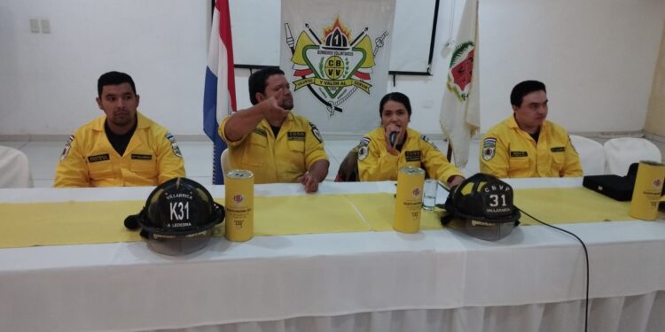 Realizan el lanzamiento oficial de la colecta anual de los bomberos amarillos.