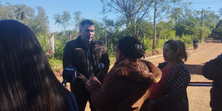 Municipio de Villarrica inauguró una construcción de empedrado.