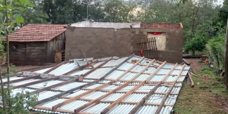 Temporal de la semana afectó a más de un centenar de viviendas en Acahay.