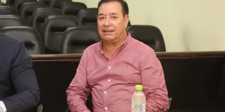 Fiscalía pide 10 años de cárcel para ex diputado Miguel Cuevas.