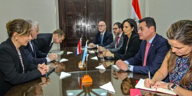 Gobierno negocia “en reserva” con la Argentina una salida a la crisis.
