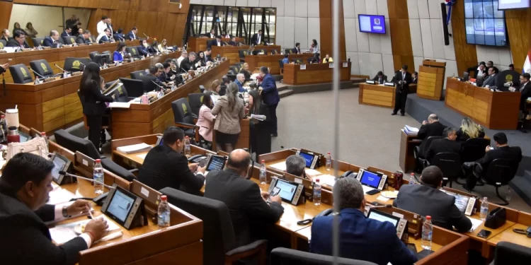 Pacto colorado liberal salva a intendentes de Ñemby, Valenzuela y Puerto Casado.