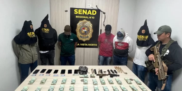 Caen 5 paraguayos y un brasileño con drogas y millonaria suma oculta en Bella Vista Norte.