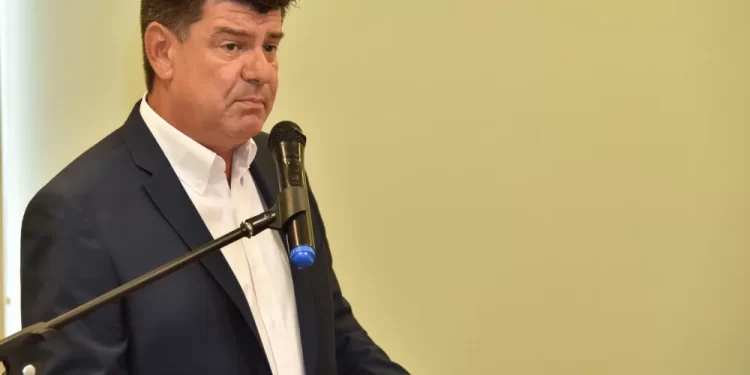 Liberales separan como miembro del directorio a Efraín Alegre.