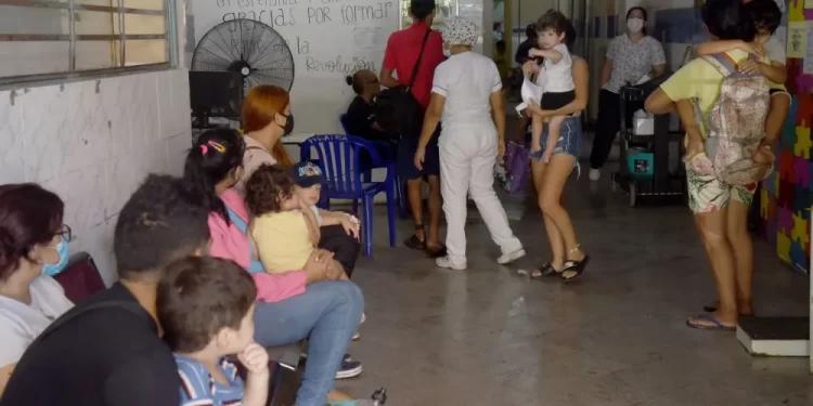 Ministerio de Salud recuerda a médicos que tienen 12 minutos para atender a pacientes.