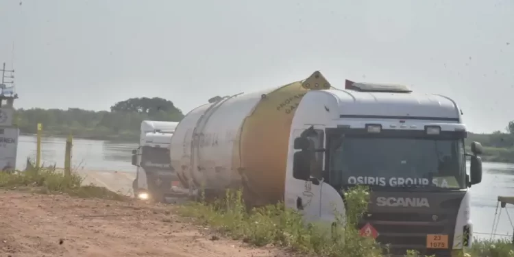 Fin a un conflicto: Argentina libera todos los camiones con gas retenidos en la frontera.