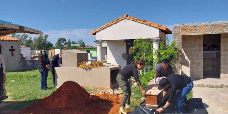 Necropsia confirma que una mujer fue asesinada y no se suicidó.