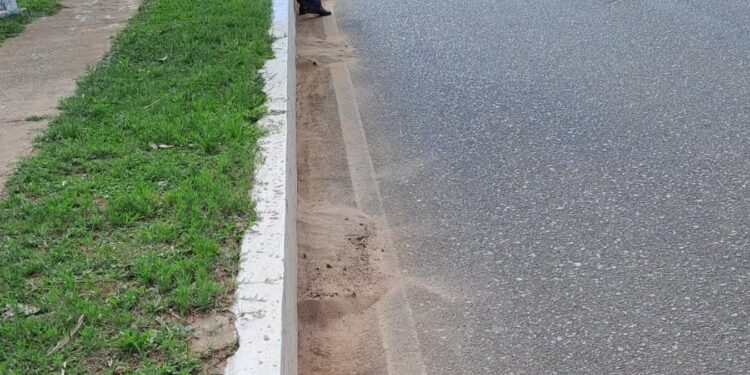 REALIZAN LIMPIEZA DE LA CAPA ASFÁLTICA EN CALLES DE LA CIUDAD