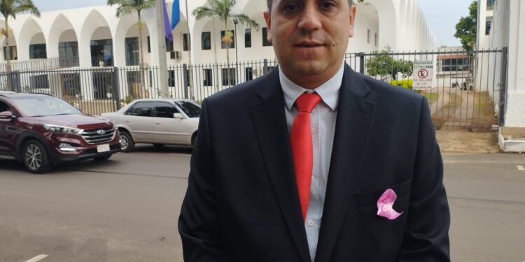 20 PACIENTES SON TRASLADADOS A LA CLÍNICA BELÉN EN MINI ÓMNIBUS DE LA GOBERNACIÓN DEL GUAIRÁ.