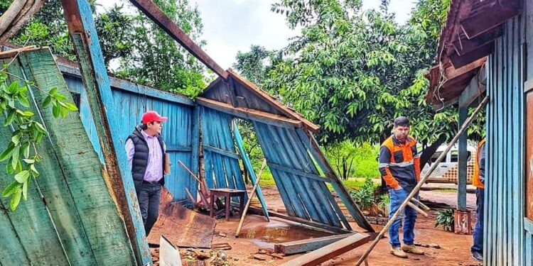 ASISTEN A DAMNIFICADOS TRAS EL TEMPORAL QUE ASOTÓ TAMBIÉN AL DEPARTAMENTO DEL GUAIRÁ.