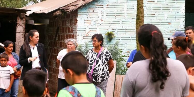 ENTREGAN GALLINEROS MÓVILES A COMITÉS DE ITURBE.