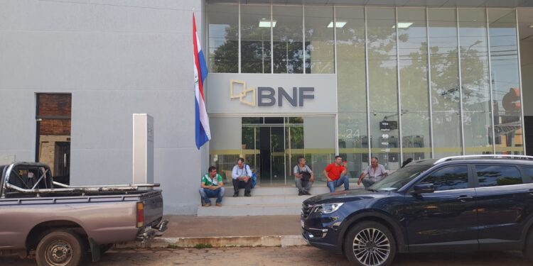 BANCO NACIONAL DE FOMENTO DE VILLARRICA CON NUEVA SEDE.