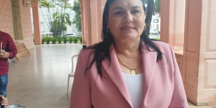 DIPUTADA ACUDE HASTA EL VICE MINISTERIO DE AGRICULTURA