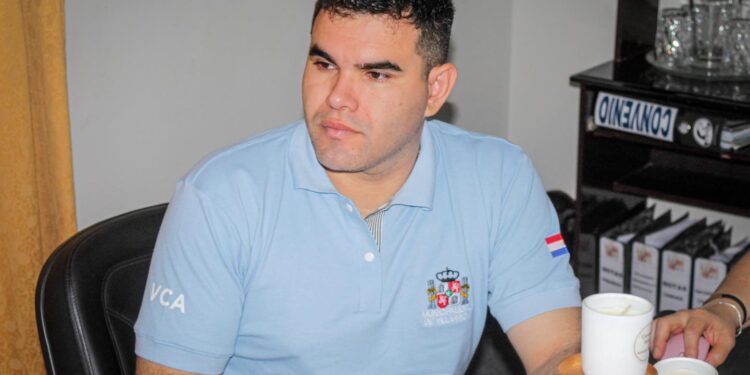 FELIZ POR HABER PODIDO CUMPLIR CON LOS HABERES DE LOS FUNCIONARIOS MUNICIPALES.