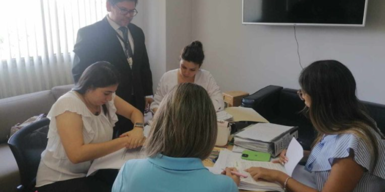 Allanan oficina de la DINAC por posible perjuicio patrimonial de G. 5.000 millones