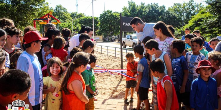MUNICIPALIDAD INAUGURA PLAZA Y ENTREGA JUGUETES POR REYES EN SAN MIGUEL