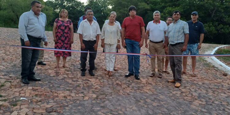 MÁS OBRAS VIALES EN ACAHAY