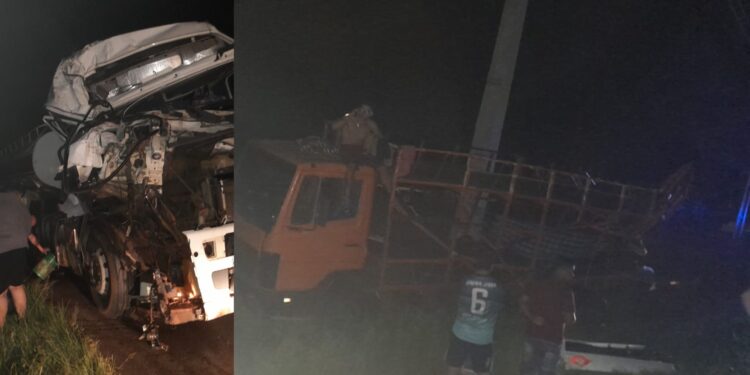 CAMIÓN CISTERNA CHOCÓ CON OTRO CAMIÓN ESTACIONADO EN CORONEL MARTÍNEZ
