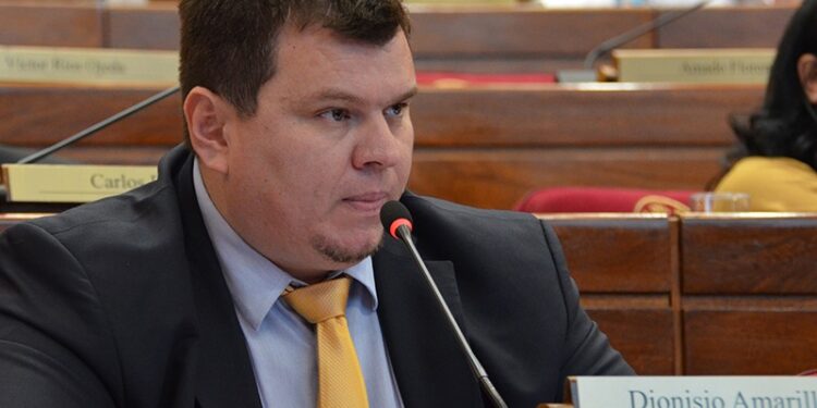 Senador dice que corresponde desafuero de Rivas y también pérdida de investidura de Kattya