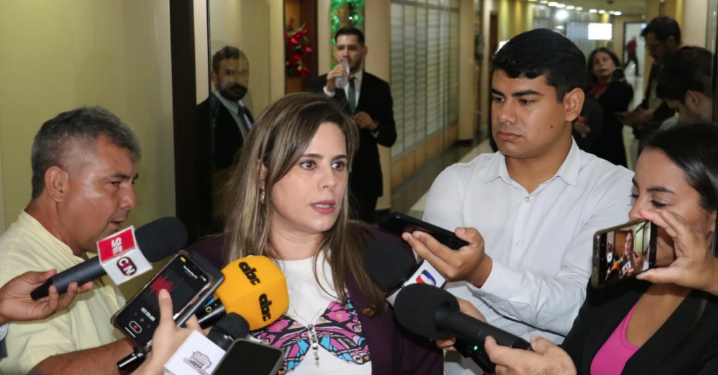Kattya González apoya pérdida de investidura para congresistas que ubicaron a sus hijos