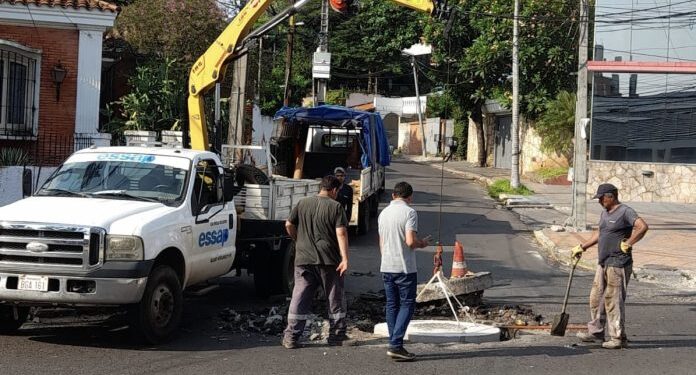 Essap suma casi 1.000 reclamos atendidos dentro del plan intensivo de reparación de caños rotos