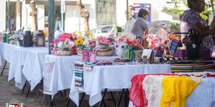 EXPO FERIA POR EL DÍA INTERNACIONAL DEL ARTESANO