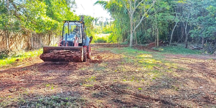 GOBERNACIÓN ABRE CALLE DETRAS DEL C.R.E.N.T.