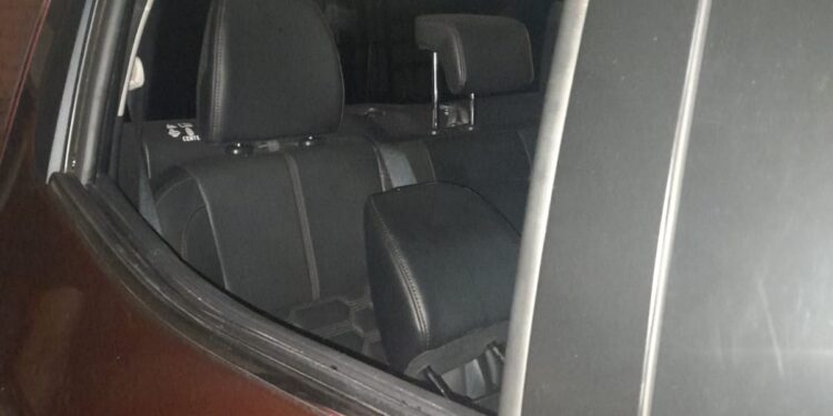 ROBAN DINERO DE UNA CAMIONETA EN VILLARRICA