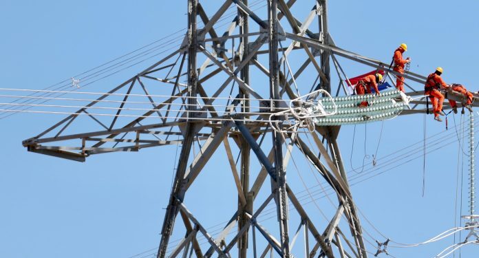 «No hay mejor estrategia que la utilización de nuestra energía eléctrica», dice Peña y alienta más inversiones