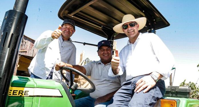 Gobierno lleva más acompañamiento y tecnología productiva a los trabajadores del campo