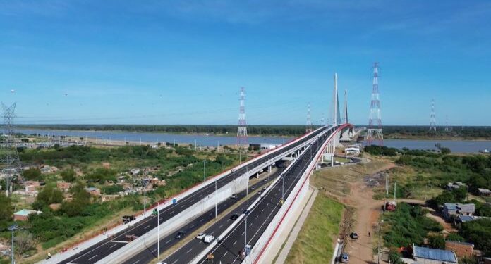 Más de 7.000 vehículos utilizaron el puente Héroes del Chaco en su primer día de habilitación