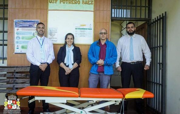 MUNICIPALIDAD DE VILLARRICA ENTREGA CAMILLA PARA ATENCIÓN 24HS EN USF  DE POTRERO BÁEZ