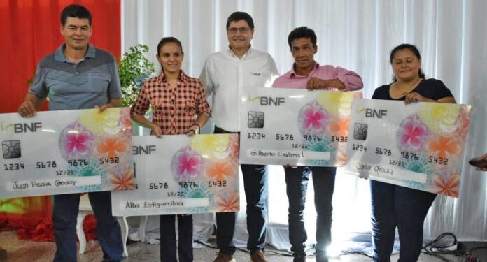 Créditos especiales del BNF beneficiaron a más de 3.600 mujeres y casi 1.000 productores