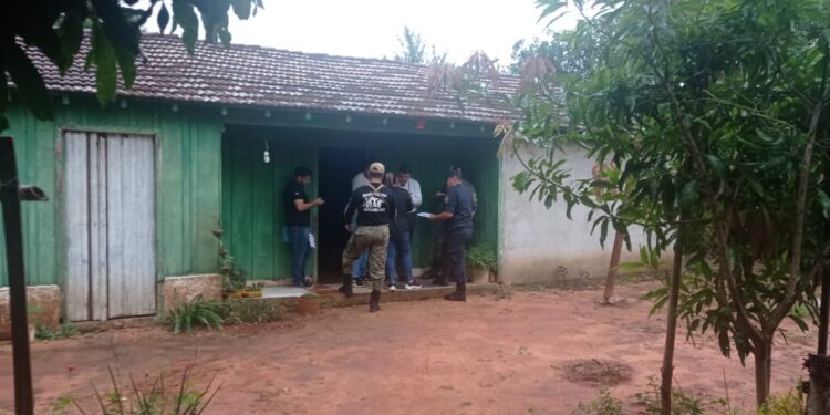 Allanan  viviendas y detienen a una  persona en José Fassardi