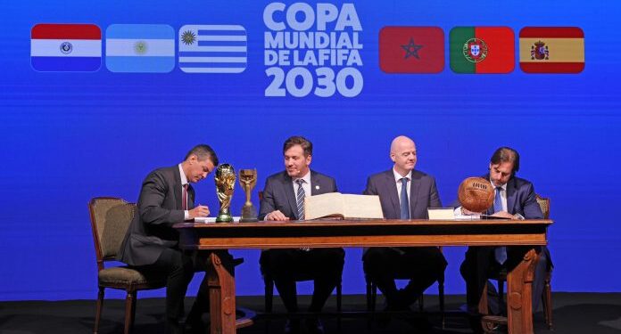 Firman acta que oficializa realización en Sudamérica del Mundial 2030
