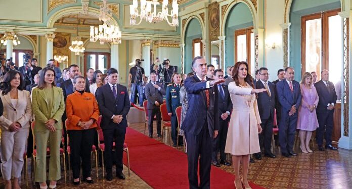 Nuevos embajadores recibieron la instrucción de «insertar a Paraguay en el mundo»