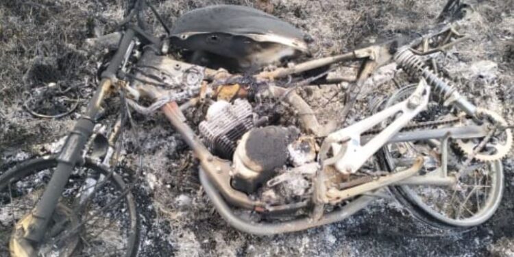CAÍDA DE MOTOCICLISTA Y POSTERIOR INCENDIO DEL BICICLO