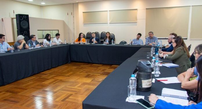 Inician trabajo para reglamentar ley que promueve reciclaje y reutilización de envases de polietileno