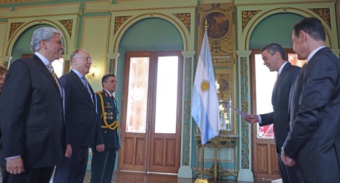 Presidente recibió cartas credenciales del embajador argentino