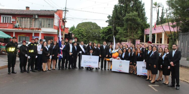 CON UN HERMOSO DESFILE CELEBRARON 454 AÑOS DE VILLARRICA