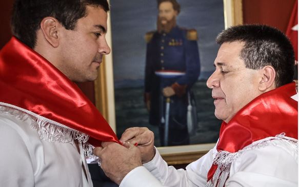 Informe de gestión de Peña ante la ANR fue un gesto de sumisión a Cartes, según analista político