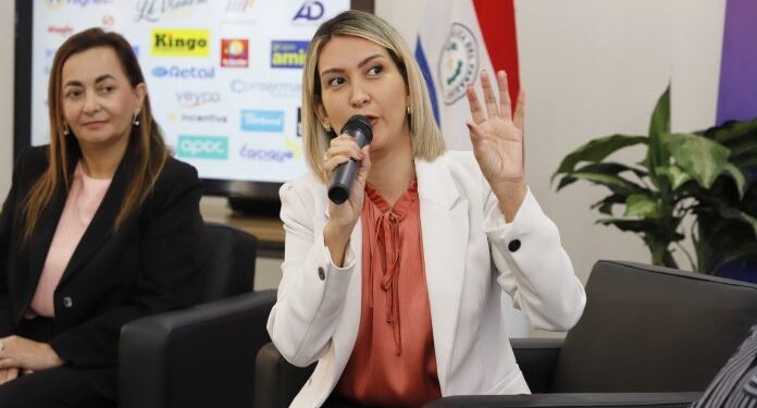 Suba del salario mínimo regiría desde julio y beneficiaría a unos 280.000 trabajadores