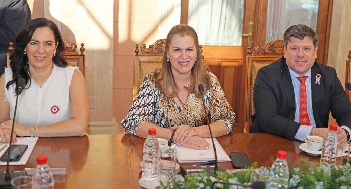 Salud destaca nuevas infraestructuras hospitalarias y mejora en los servicios para la población