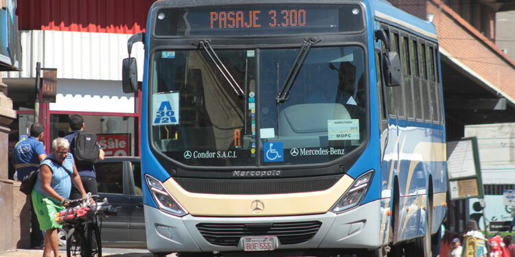 Gobierno no cederá ante chantajes y asegurará servicio de transporte público, afirma presidente