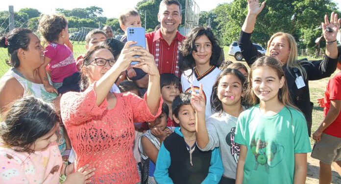 Familias reciben llaves de sus viviendas y suman 189 las entregadas por el Gobierno de Peña